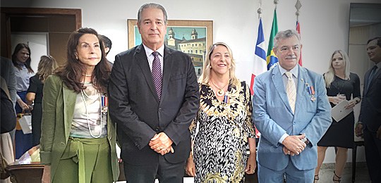 Presidente do TRE-BA prestigia entrega de honraria a desembargadores do TJ-BA