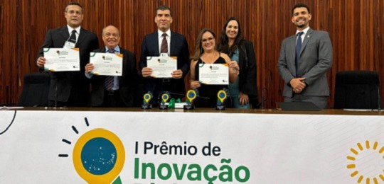 TRE-BA recebe troféus pelas iniciativas Janus e ColetaCand durante prêmio de Inovação Eleitoral ...